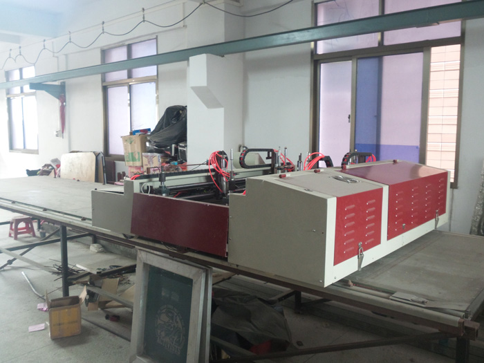 自动跑台丝网印花机